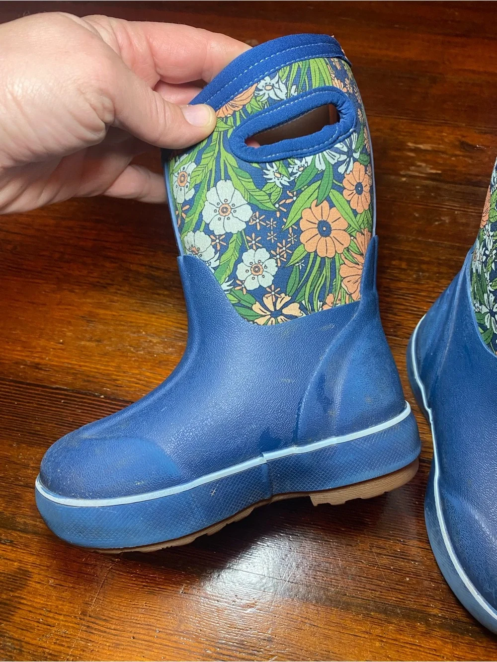 EUC Size 9 Little Kid Insulated Bogs Blue Floral Pull-On Rain Boots w/ Neoprene